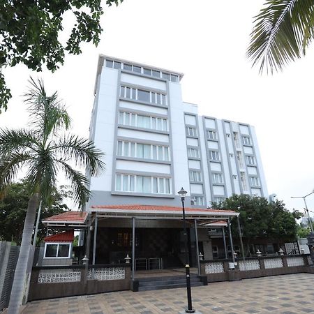 Minas Manor Hotel Tiruchirappalli Buitenkant foto