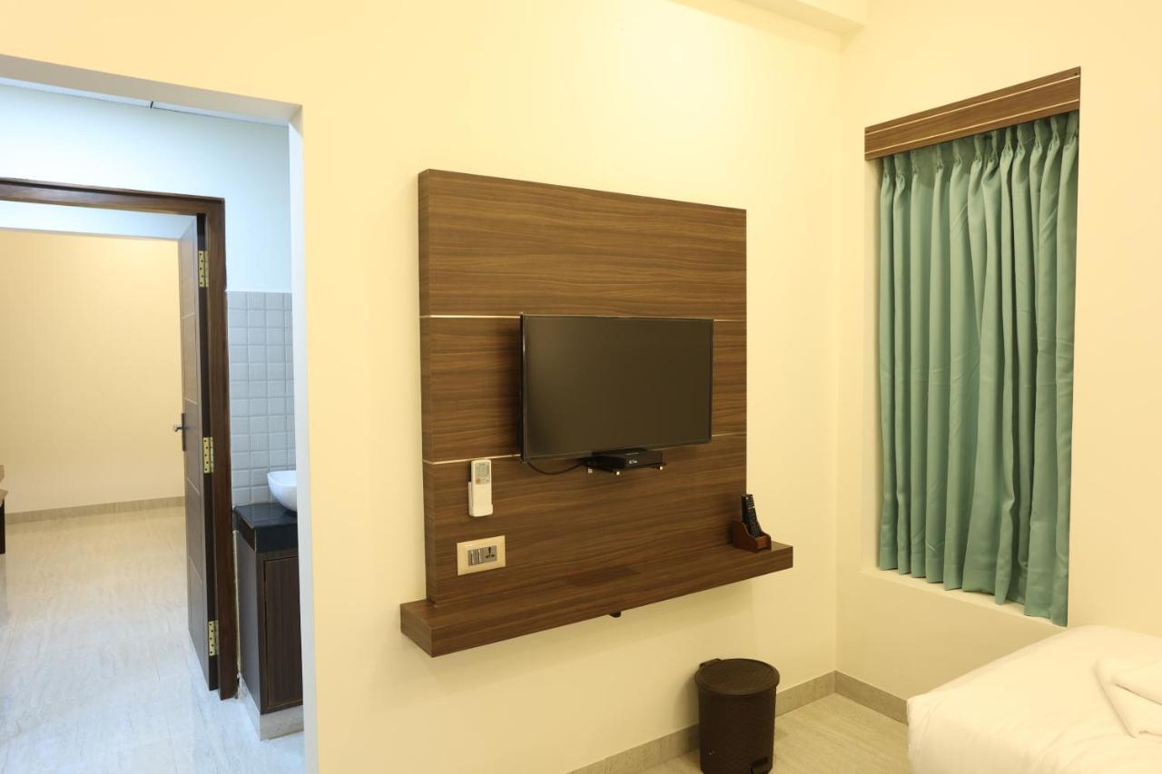 Minas Manor Hotel Tiruchirappalli Buitenkant foto