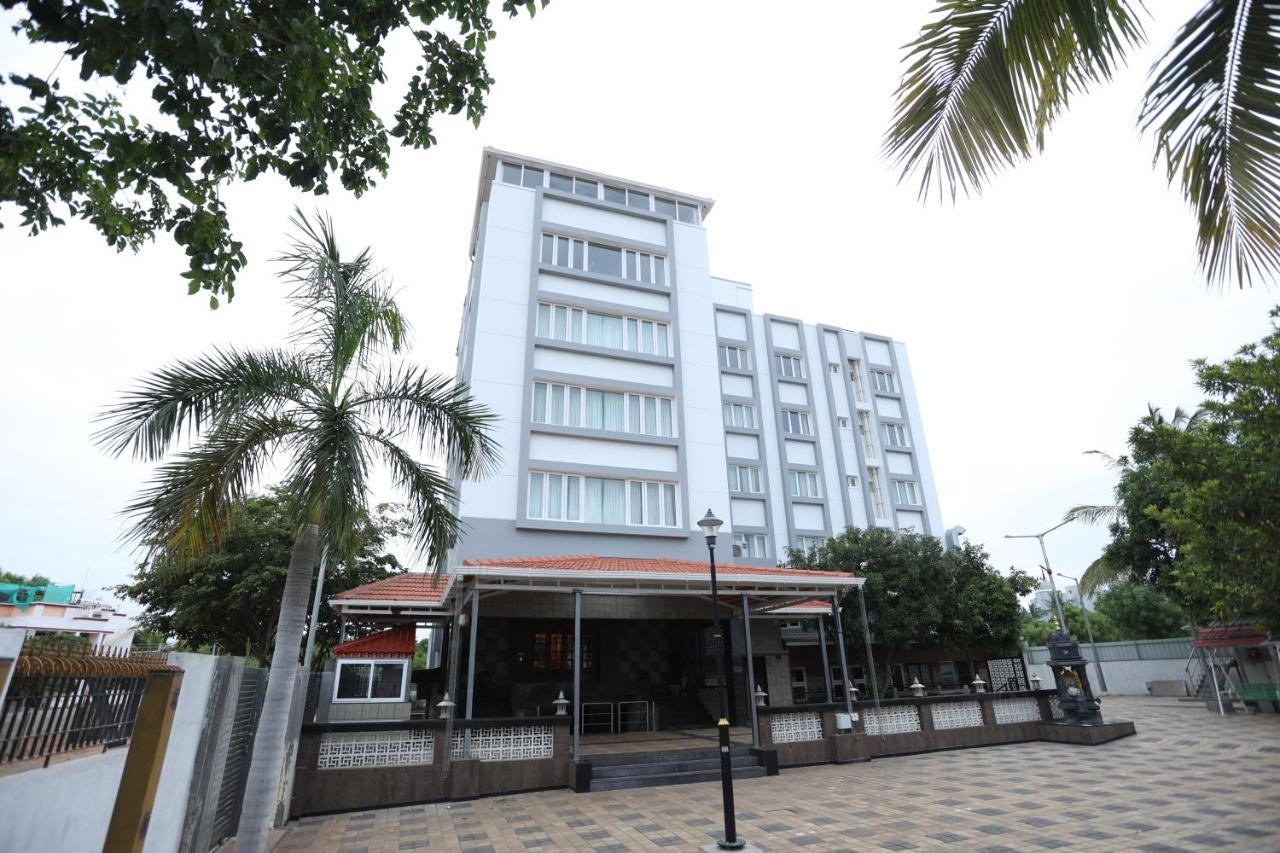 Minas Manor Hotel Tiruchirappalli Buitenkant foto
