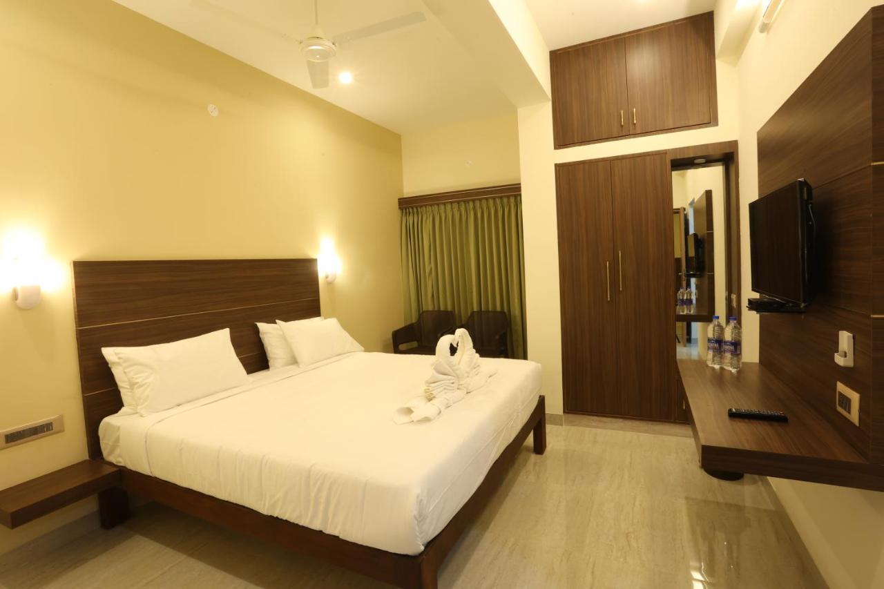Minas Manor Hotel Tiruchirappalli Buitenkant foto