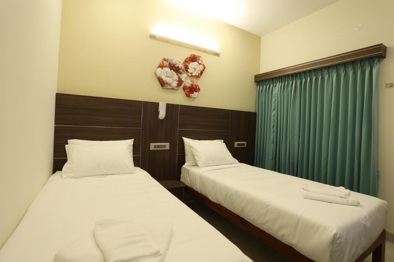 Minas Manor Hotel Tiruchirappalli Buitenkant foto