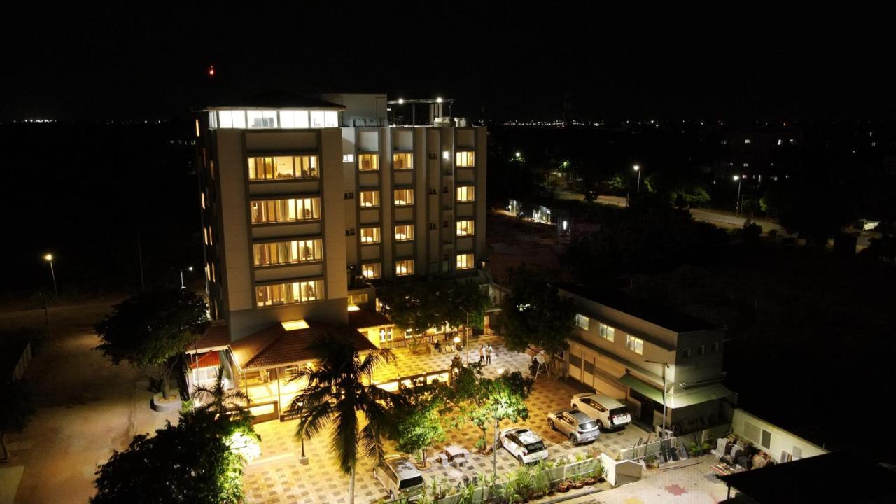 Minas Manor Hotel Tiruchirappalli Buitenkant foto