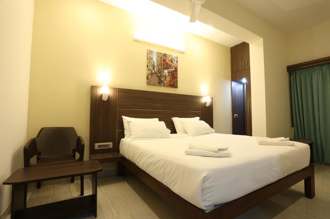 Minas Manor Hotel Tiruchirappalli Buitenkant foto