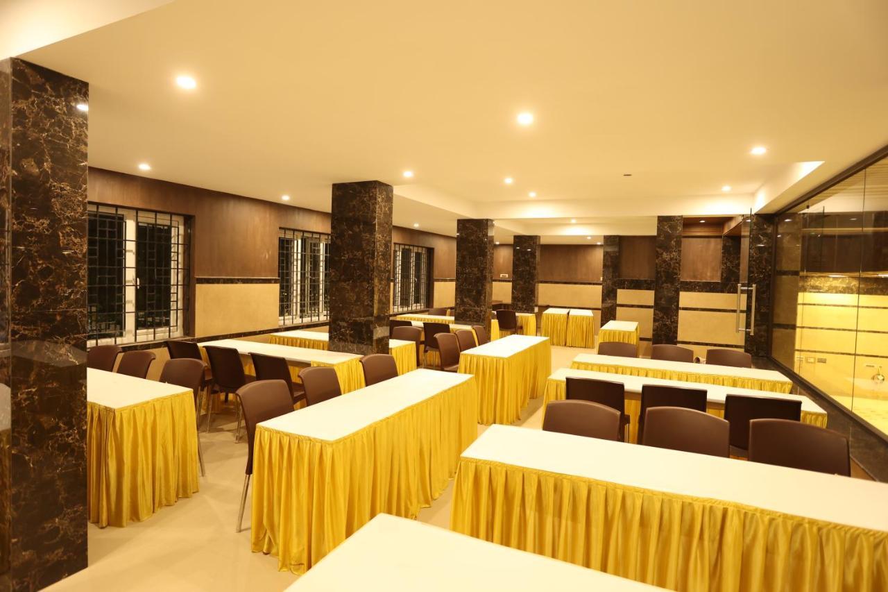 Minas Manor Hotel Tiruchirappalli Buitenkant foto
