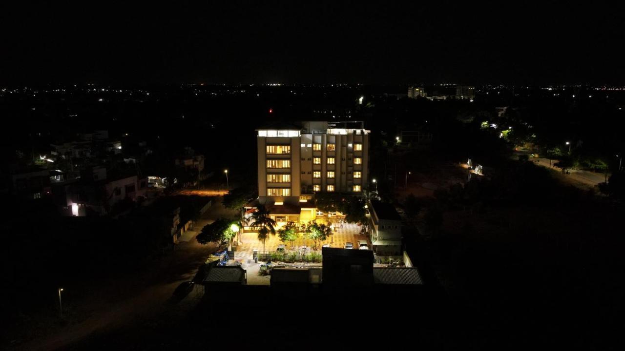 Minas Manor Hotel Tiruchirappalli Buitenkant foto