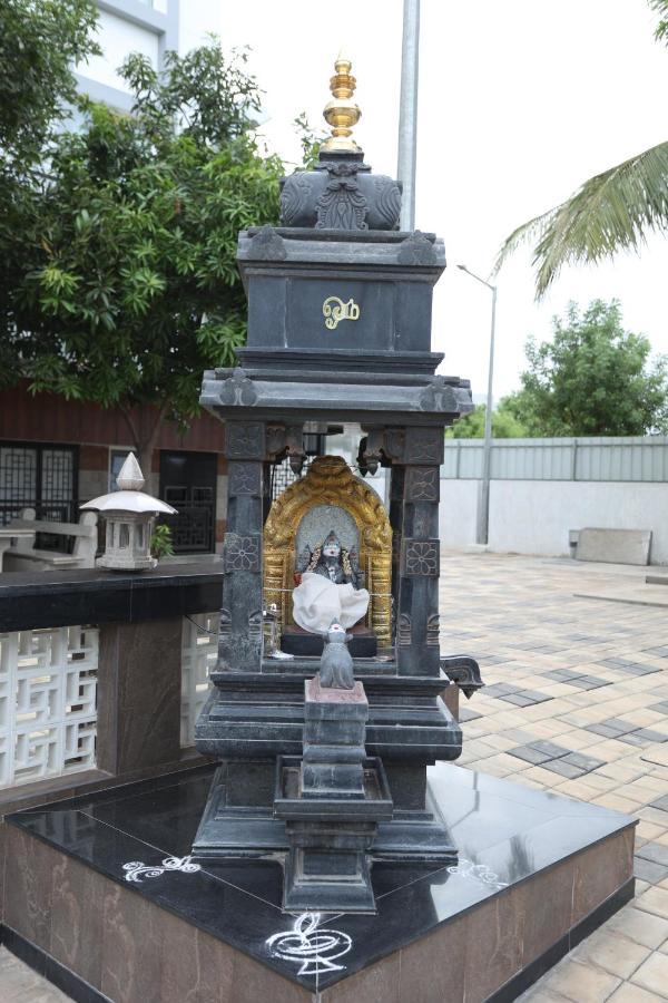 Minas Manor Hotel Tiruchirappalli Buitenkant foto