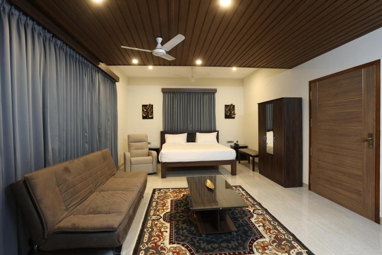 Minas Manor Hotel Tiruchirappalli Buitenkant foto