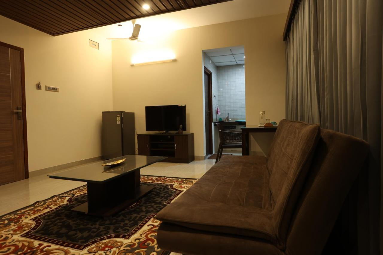 Minas Manor Hotel Tiruchirappalli Buitenkant foto