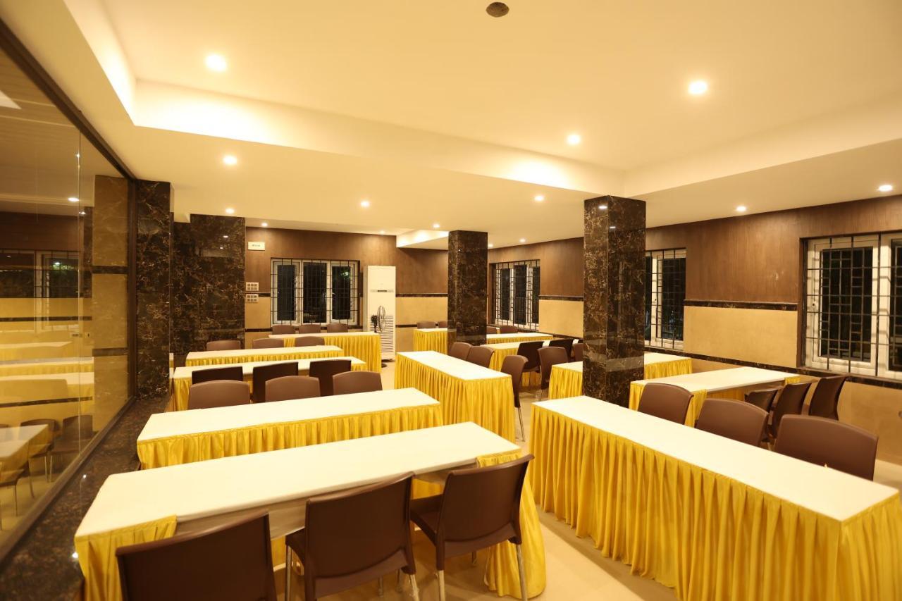 Minas Manor Hotel Tiruchirappalli Buitenkant foto
