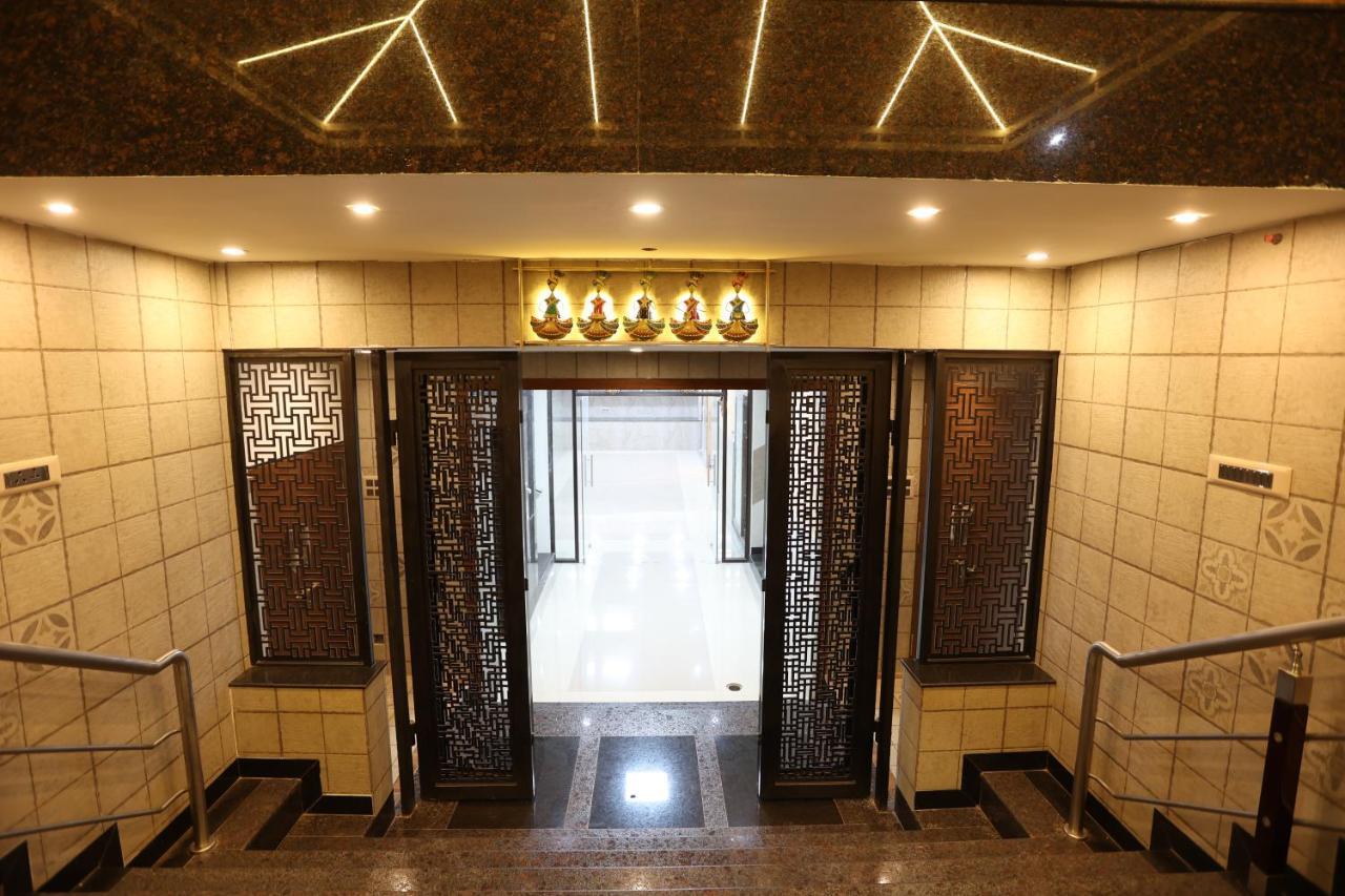 Minas Manor Hotel Tiruchirappalli Buitenkant foto