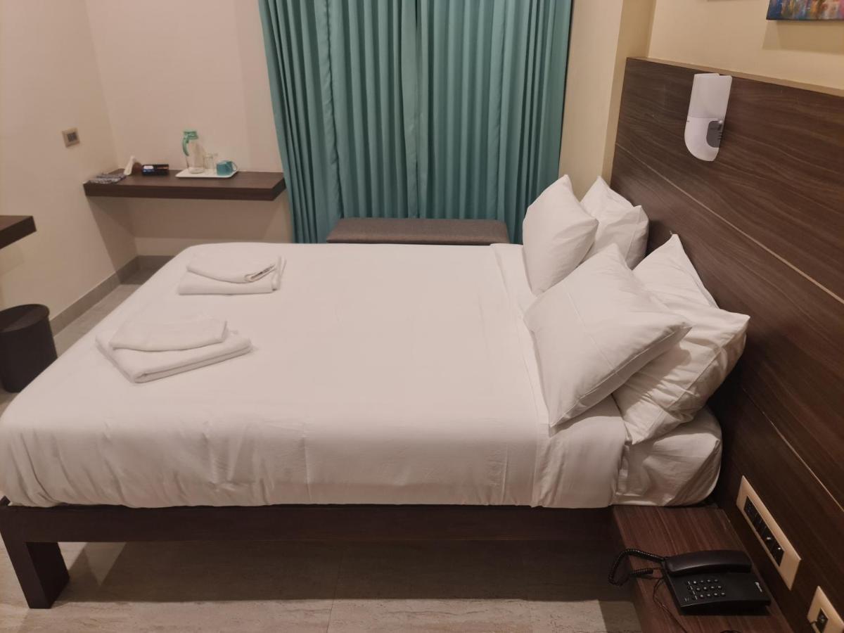 Minas Manor Hotel Tiruchirappalli Buitenkant foto